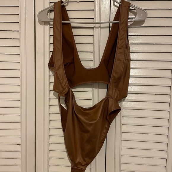 Skims swim cut out one piece suit - Picture 6 of 8